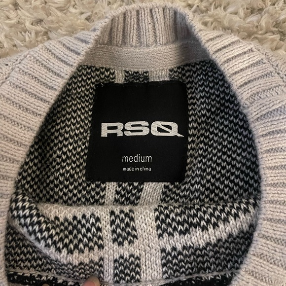 RSQ Light Gray Windowpane Plaid Midweight Knit Crewneck Sweater Size M Unisex - Picture 4 of 7